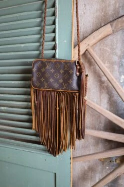 LEATHER AND VODKA MARLY CAMEL FRINGE 20CT KINGMAN TURQUOISE BAG -Johnny Corral Shop 0D6A0038