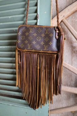 LEATHER AND VODKA MARLY CAMEL FRINGE 20CT KINGMAN TURQUOISE BAG -Johnny Corral Shop 0D6A0039