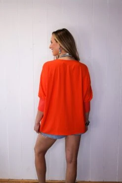 IVY JANE DOLMAN SLEEVE V-NECK RIB TO- TOMATO 7 IVY JANE DOLMAN SLEEVE V-NECK RIB TO- TOMATO -Johnny Corral Shop 0D6A0085