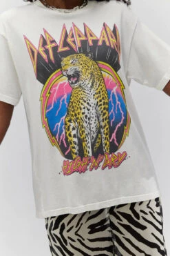 DAYDREAMER DEF LEPPARD HIGH 'N' DRY TEE -Johnny Corral Shop CB300DEF716 VNWHT DEFLEPPARDHIGHNDRYWEEKENDTEE ECOMMCROPPED 2 1100x 7adde3aa 3f0b 44cf 9de7 c97807647b46