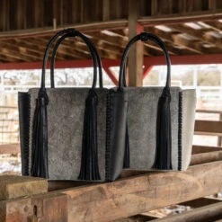 WESTERN AND CO. UPTOWN TASSEL TOTE - SAND 7 WESTERN AND CO. UPTOWN TASSEL TOTE - SAND -Johnny Corral Shop SnapprPhotoshoot 3 23 23 14of102