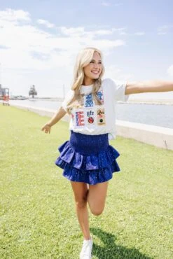 QUEEN OF SPARKLES RED, WHITE & BEER TEE -Johnny Corral Shop soelstudio QOSMAY2023 500